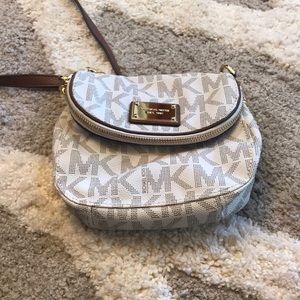 Michael kors crossbody EXCELLENT CONDITION